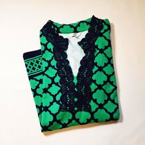 Crown & Ivy | 3/4 Sleeve, Green & Navy Pattern Top